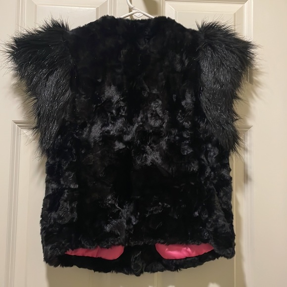 Faux Fur Vest with capped fur sleeves - Picture 2 of 2